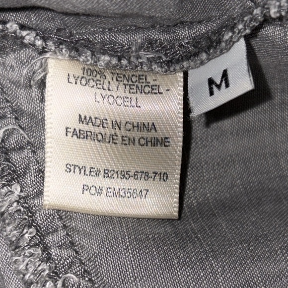 Bella Dahl Soft Tencel Button Front Shirt w/Frayed Hem Size Medium Chambray Grey - Picture 15 of 15
